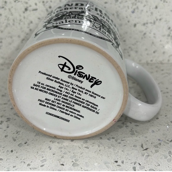 DISNEY Hocus Pocus Binx and Sanderson sisters mug! - Picture 6 of 6